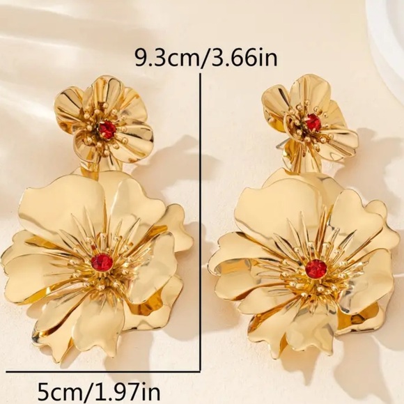 225. Floral Dangle Earrings - Exquisite 14K Golden Plated Leaf-Shaped - Picture 2 of 3